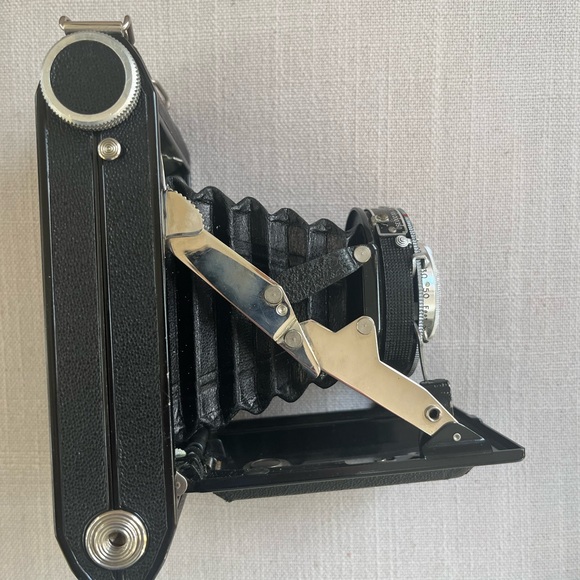 Kinax Vintage Bellows Camera from France with Brown Leather Case - Picture 3 of 8